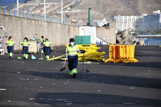  Mogán recupera el muelle de Arguineguín tras su desinfección y limpieza/TA.